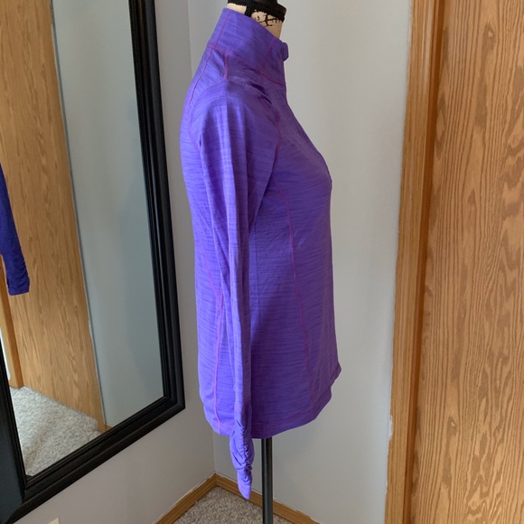 Kirkland activewear long sleeve with thumb holes - Picture 2 of 5